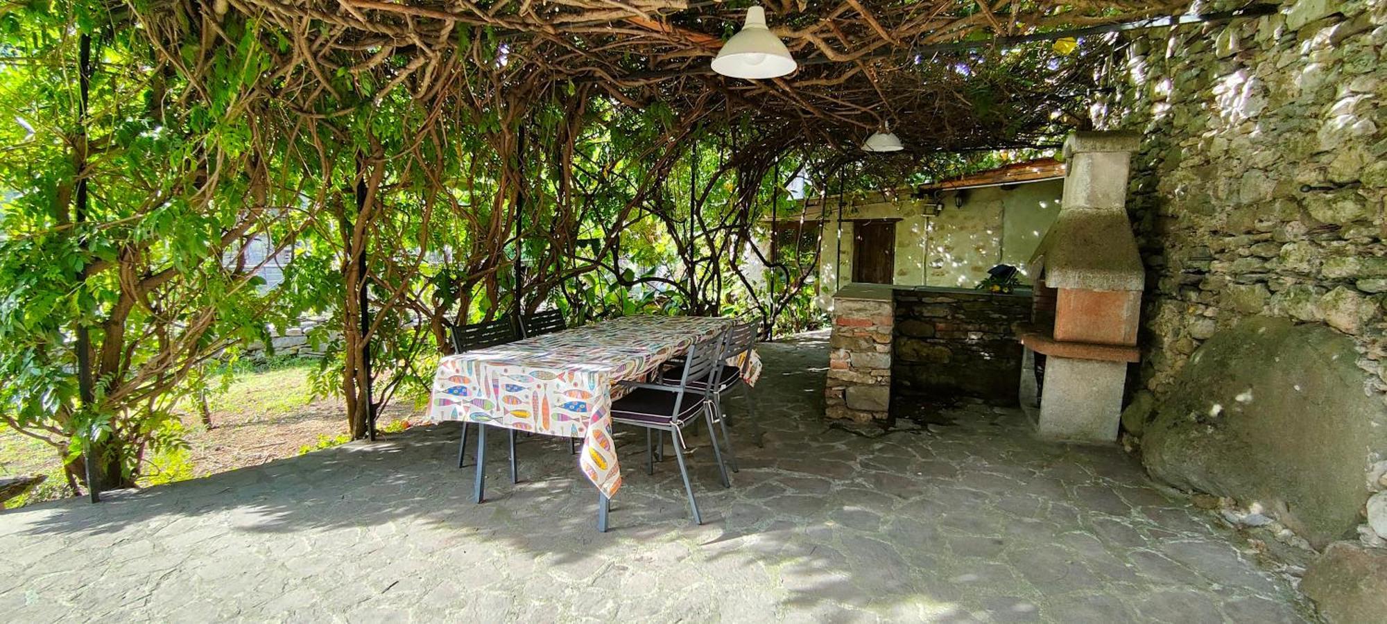La Casa Delle Pietre Parlanti - Casa In Pietra Ai Piedi Del Parco Delle 5 Terre Bed & Breakfast Biassa Exterior photo