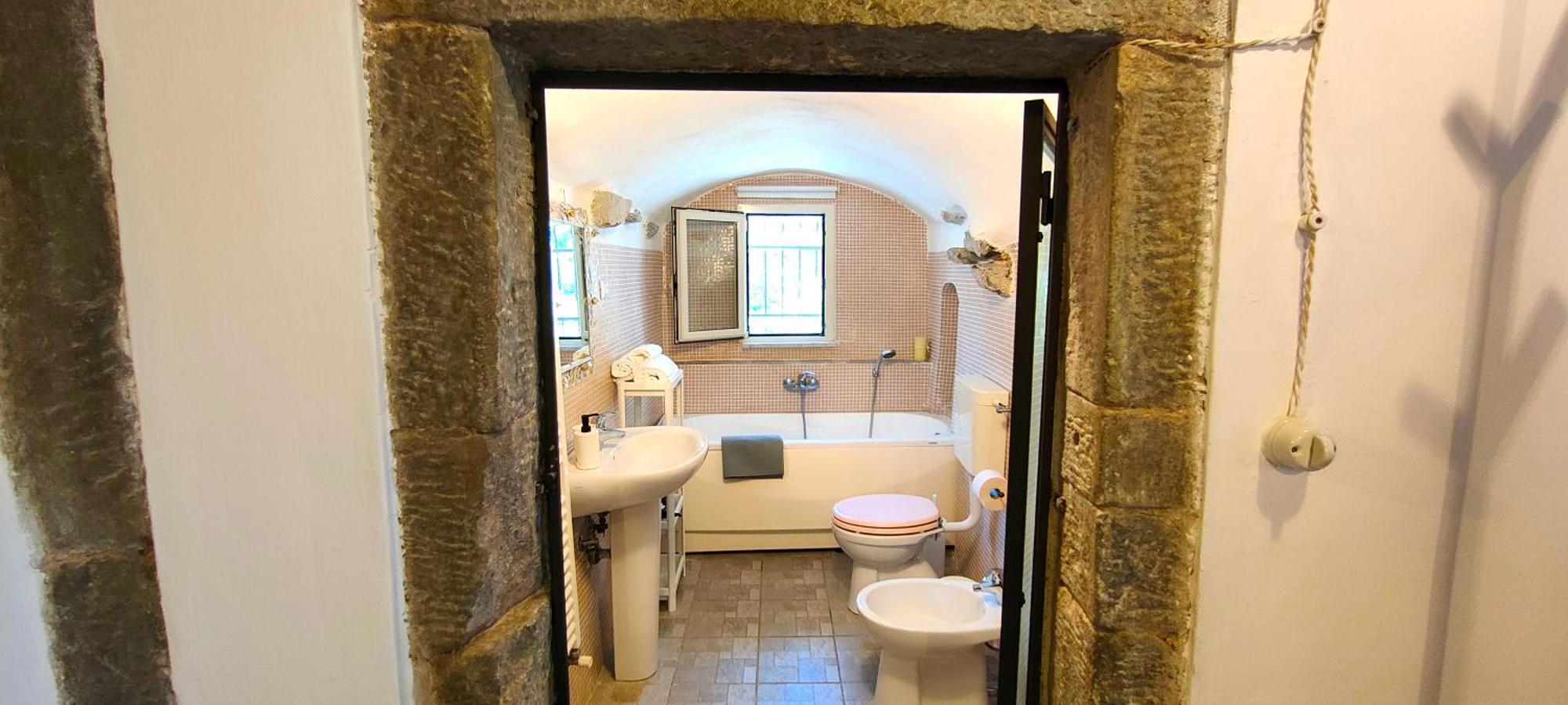 La Casa Delle Pietre Parlanti - Casa In Pietra Ai Piedi Del Parco Delle 5 Terre Bed & Breakfast Biassa Exterior photo