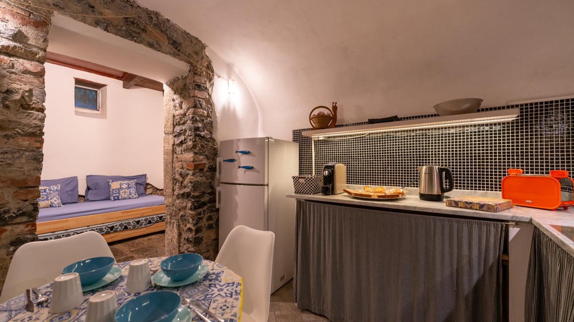 La Casa Delle Pietre Parlanti - Casa In Pietra Ai Piedi Del Parco Delle 5 Terre Bed & Breakfast Biassa Exterior photo